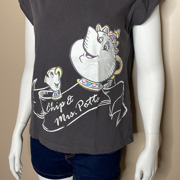 Uniqlo Chip & Mrs. Potts Graphic - Picture 2 of 7